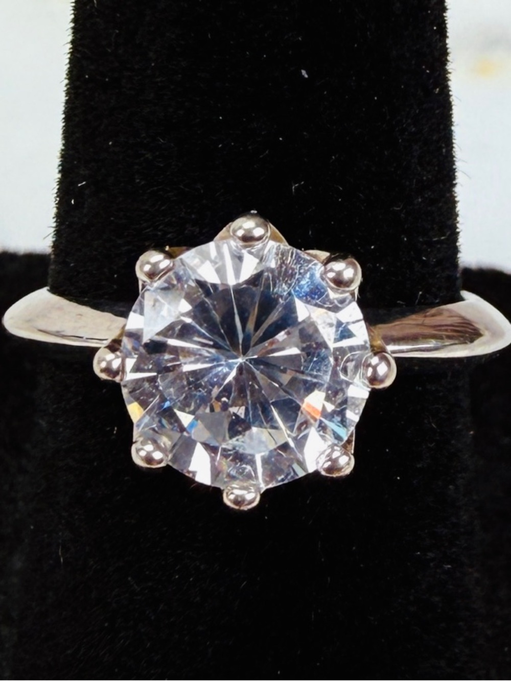 Beautiful Silvertone Solitaire Ring size 5 3/4
